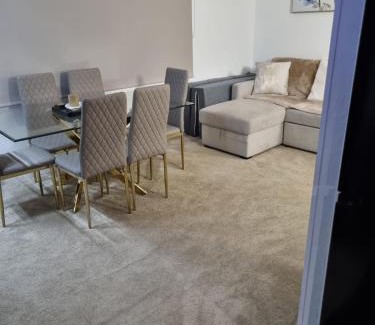 Bow Apartment | Stylish London Apartment & Free Parking