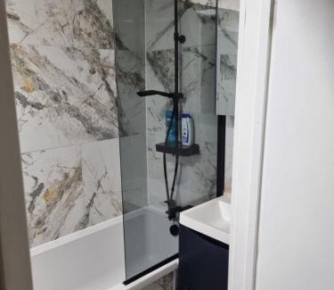 Bow Apartment | Stylish London Apartment & Free Parking