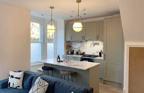 Latchmere House | Stylish, luxury 3-bedroom house in Battersea. Steps from Clapham Junction!