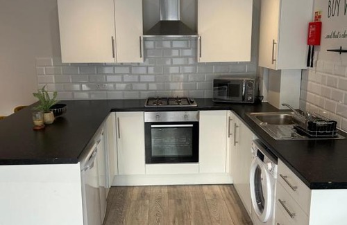 South Hornchurch Apartment | Stylish Luxury Apartment! 2 Bed 2 Bath Family Home