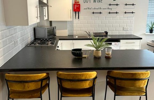 South Hornchurch Apartment | Stylish Luxury Apartment! 2 Bed 2 Bath Family Home