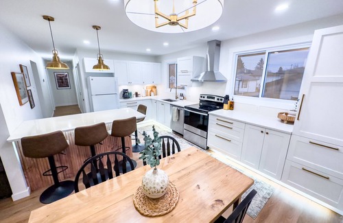 Thunder Bay House | Stylish Luxury in Central Location - Family Friendly!