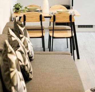 Hemel Hempstead Apartment | Stylish Madison Apartment with Balcony - FREE Car Parking - Hemel Hempstead Town Centre