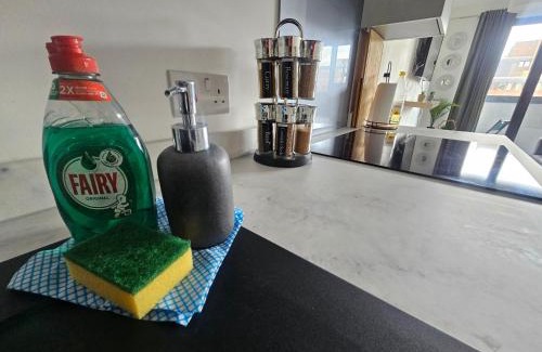 Hemel Hempstead Apartment | Stylish Madison Apartment with Balcony - FREE Car Parking - Hemel Hempstead Town Centre