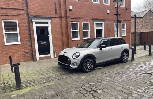 Trafford House | Stylish mews house in central Altrincham Centre