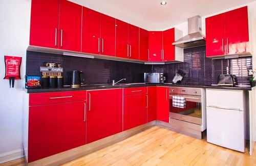 Birmingham City Centre Apartment | Stylish Mezzanine – Birmingham Centre - Parking Sleeps 4