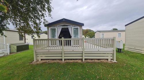 New Forest District Resort | STYLISH MODERN CONTEMPORARY PET FREE HOLIDAY HOME ON AWARD WINNING SHOREFIELD COUNTRY PARK Edge New Forest ENTERTAINMENT AND LEISURE PASSES INCLUDED