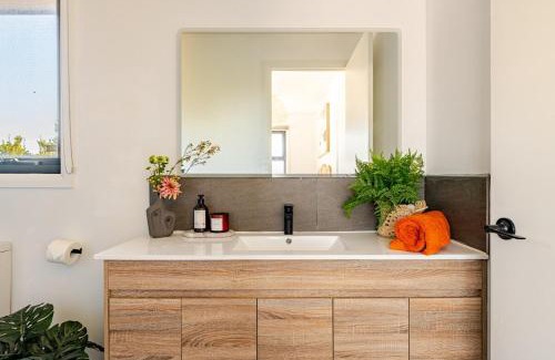 Box Hill South House | Stylish Modern Family Living