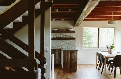 Hood River House | Stylish & Modern Hood River Retreat Near Downtown!