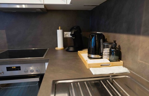 Coburg Apartment | Stylish, modern old building apartment in the city