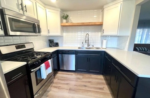 Rogers House | Stylish, modern, REMODELED : Central Location
