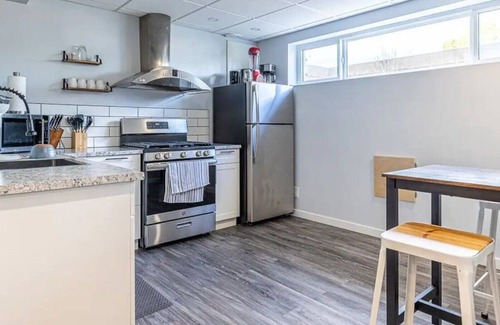 Prince George House | Stylish & Modern room w/ WiFI