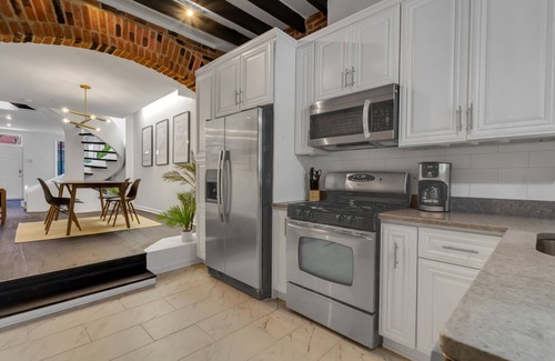 Federal Hill House | Stylish Modern Row Home In Federal Hill Minutes to Inner Harbor!