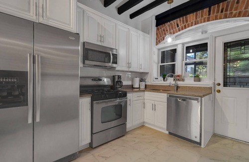 Federal Hill House | Stylish Modern Row Home In Federal Hill Minutes to Inner Harbor!