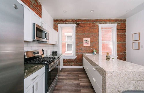 South Oakland House | Stylish Oakland Stay for Business & Leisure Private Suites + Shared Common Areas