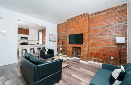 South Oakland House | Stylish Oakland Stay for Business & Leisure Private Suites + Shared Common Areas