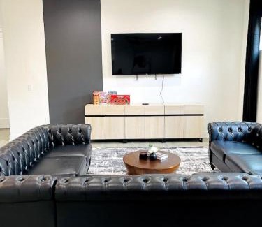 MLK House | Stylish Oasis - Near City Center - Mins 2 Downtown