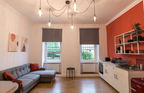 Kreuzberg Apartment | Stylish old building apartment designed by Bevo