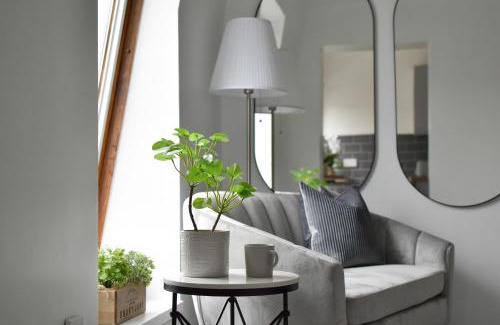 Carterton Apartment | Stylish One Bed Apartment Near Cotswolds RAF