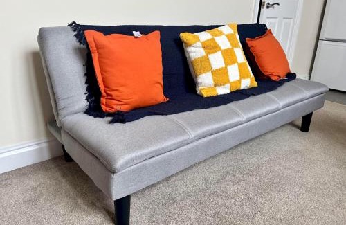 Watford Apartment | Stylish one bed flat Central Watford with Parking Pass the Keys