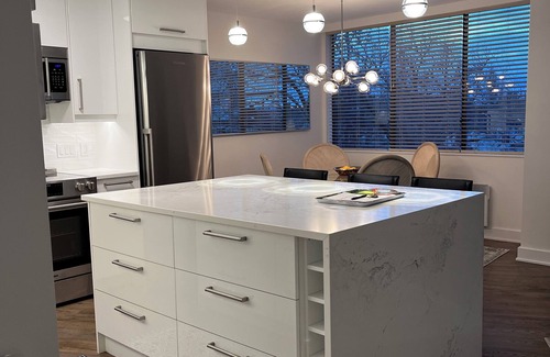 James Bay Apartment | Stylish,one-bedroom waterfront apartment with beautiful views!