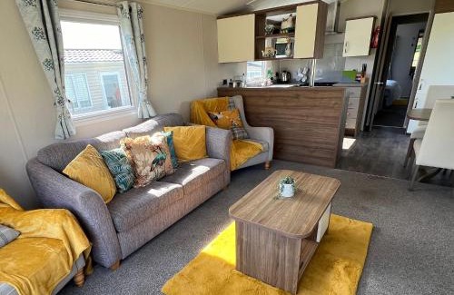 Bembridge Apartment | Stylish Pad with prime amenities
