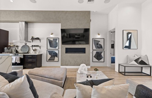 Arcadia Lite Villa | Stylish Paradise Heated Pool & Spa Cabana + Outdoor Kitchen Near Old Town