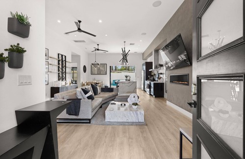 Arcadia Lite Villa | Stylish Paradise Heated Pool & Spa Cabana + Outdoor Kitchen Near Old Town