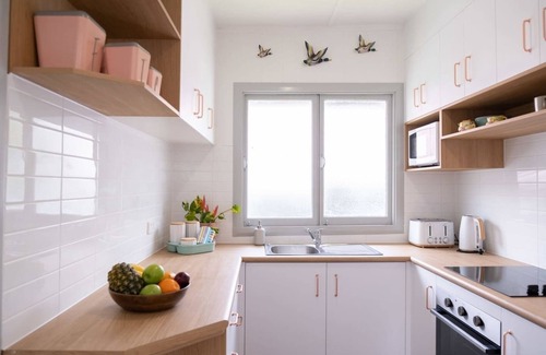 Parramatta Park House | Stylish & Pet-Friendly Getaway – Your Tropical Escape Awaits