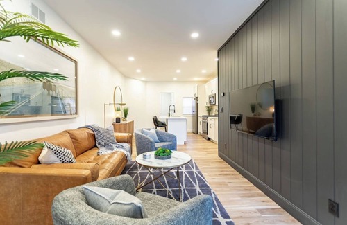 Mount Washington House | Stylish Pittsburgh Gem; Free Parking, Pets OK