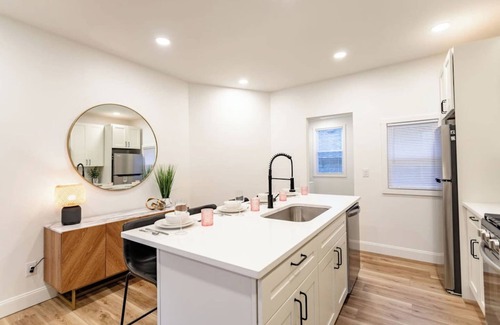 Mount Washington House | Stylish Pittsburgh Gem; Free Parking, Pets OK
