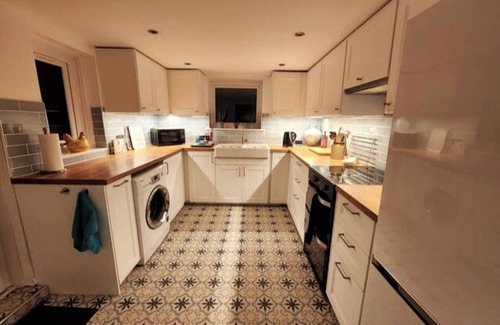 Poole House | Stylish Poole Stay: 2BD Victorian Home