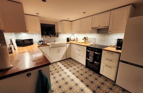 Poole House | Stylish Poole Stay: 2BD Victorian Home