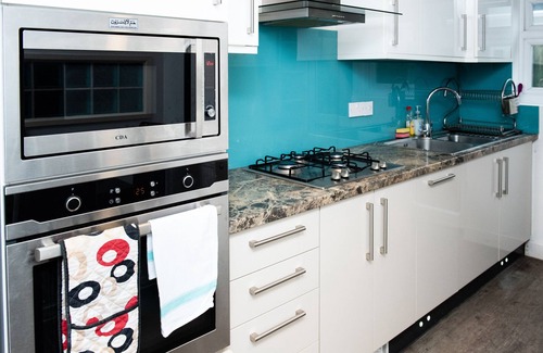 Leicester House | Stylish Retreat: 3BR Bungalow in Central Leicester