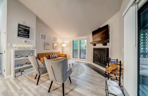 The Woods House | Stylish Retreat w Fireplace Games & Pool Access