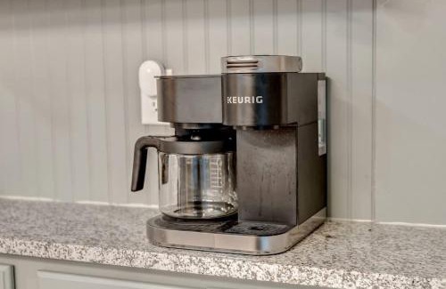 The Woods House | Stylish Retreat w Fireplace Games & Pool Access