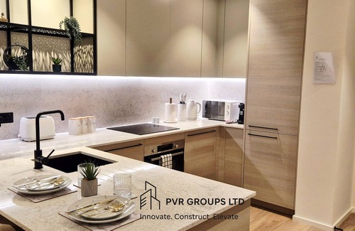 Lansbury Condo | Stylish Riverside Balcony Flat Near Canary Wharf