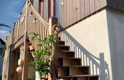 Alzenbach Apartment | Stylish room with bathroom in a newly built wooden house in Mehren/Westerwald.