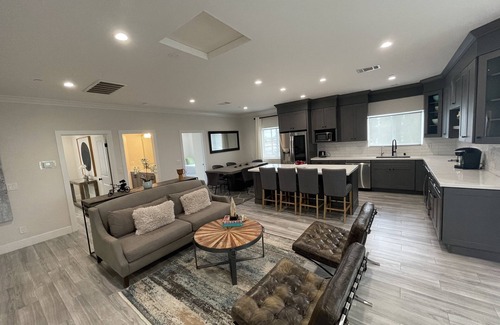Santa Ana Heights House | Stylish Rustic Contemporary Home In Orange County