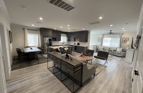 Santa Ana Heights House | Stylish Rustic Contemporary Home In Orange County