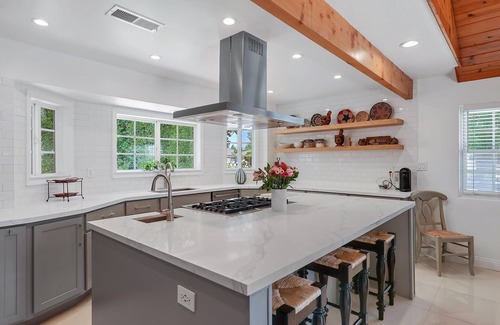 San Fernando House | Stylish San Fernando Stay with Designer Kitchen Upgrade