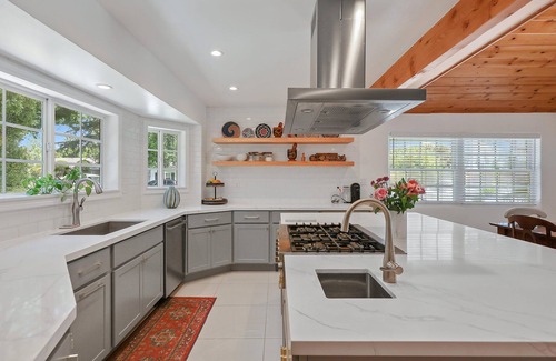 San Fernando House | Stylish San Fernando Stay with Designer Kitchen Upgrade