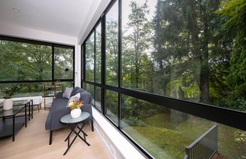 West Vancouver Apartment | Stylish Scenic Oasis 2-Bedroom Suite West Van