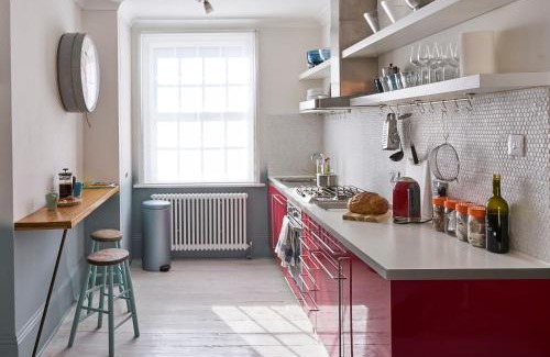 Hove Apartment | Stylish Seaside Maisonette - 200m to Beach
