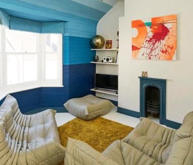 Hove Apartment | Stylish Seaside Maisonette - 200m to Beach