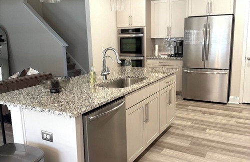 Hope Mills House | Stylish & Serene Home~FencedYard~Near I-95- Pet-Friendly