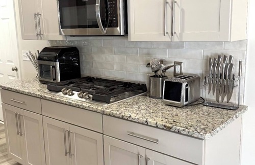 Hope Mills House | Stylish & Serene Home~FencedYard~Near I-95- Pet-Friendly