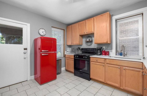 St. Louis House | Stylish South City 2BR w/Garage & Blazing Wi-fi
