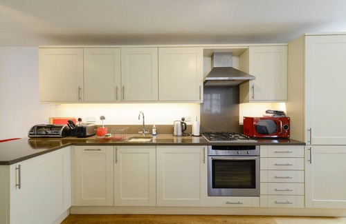 Wells-next-the-Sea Apartment | Stylish, spacious ground floor flat in Wells, quiet spot, close to Quay, shops