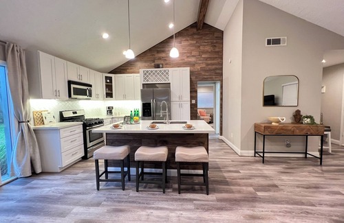 Barker House | Stylish Space near Katy Asian Town for LONG TERM
